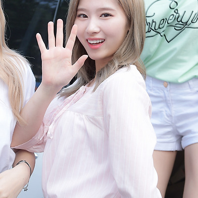 160610 뮤직뱅크 출근길 사나