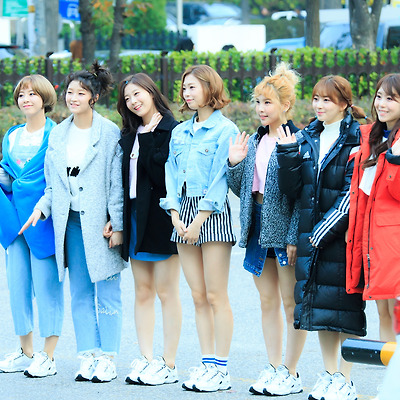 [151106] 칠학년일반(Year 7 Class 1) KBS 뮤직뱅크 출근길 직찍 By SuYa티스토리 툴바