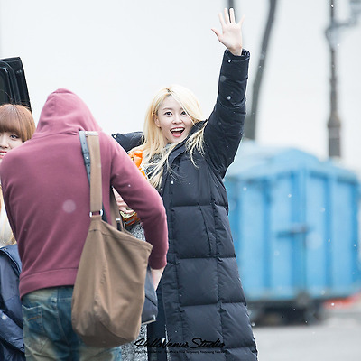 141214 SBS 인기가요 막방 퇴근길 헬로비너스(Hellovenus) 직찍