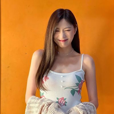 에이핑크 오하영 꽃무늬 원피스