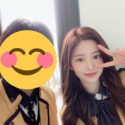 200213 서공예 졸업식에서 친구들과 사진 찍어준 아이즈원 김민주