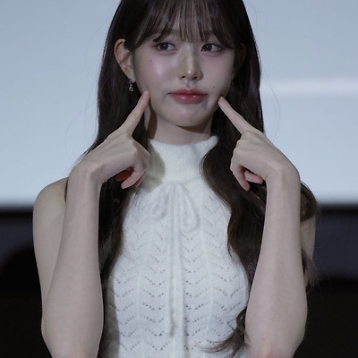 아이브 장원영 흰색니트 나시