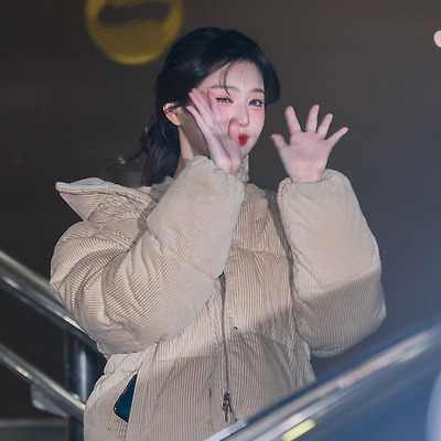 오늘자 뮤직뱅크 퇴근길 장원영(아이브)