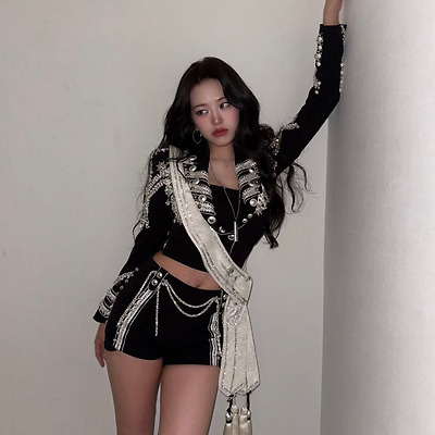 검은 제복 안유진