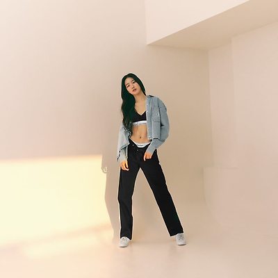 르세라핌 카즈하 캘빈클라인 보그 인스타그램