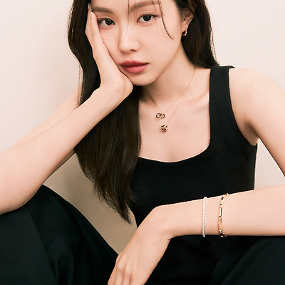 손나은,  넘치는 매력
