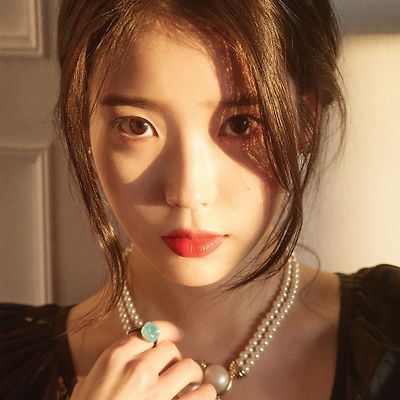 아이유(IU) 데이즈드(Dazed) & 뉴발란스(New Balance) 콜라보레이션 화보 8컷