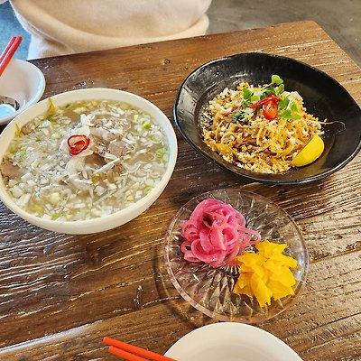 [수원 맛집] 신동 카페거리 쌀국수 팟타이 맛집 '포레디'