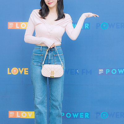 [언론사] 230703 ‘권은비의 영스트리트’ 출근길