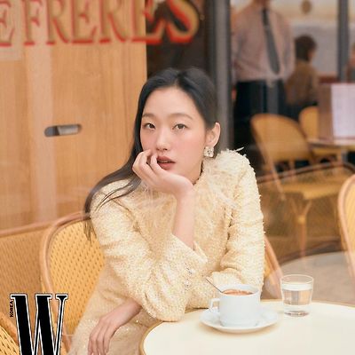 배우 김고은 'W Korea' CHANEL (샤넬) 2023 FW 패션쇼