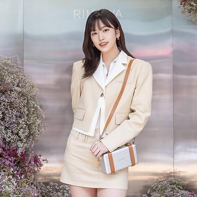 아이브 (IVE) '리모와 (RIMOWA)' 청담 스토어