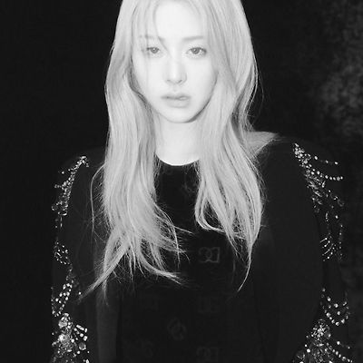 허윤진 (르세라핌) 코스모폴리탄 화보