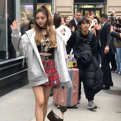 ITZY 유나 뉴욕 목격짤