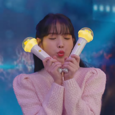221106 아이유 X 그날엔 (10p)