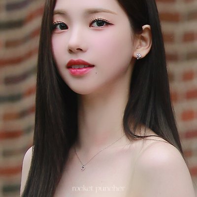 에스파 카리나 오프숄더 출근길 패션 사진