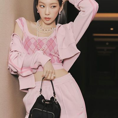 소녀시대 태연 2022 ‘NERDY’ Collection [COLOR OF TAEYEON]