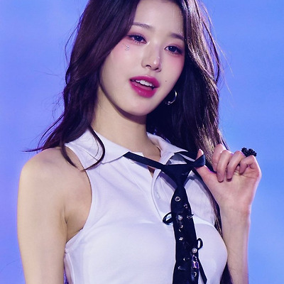 넥타이 장원영
