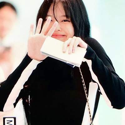 230930 파리로 출국하는 블랙핑크 제니