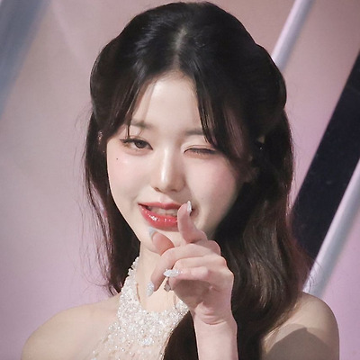AAA 레드 & 화이트 장원영