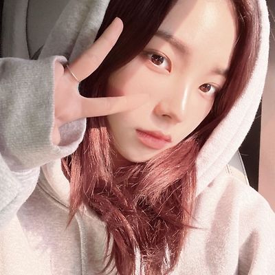 후드티 쓴 에스파 카리나