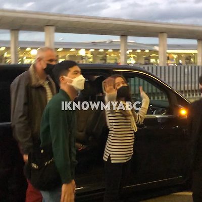 211005 도중에 차세우고 팬들하고 인사하는 블랙핑크 지수.swf