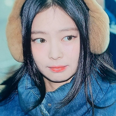 오늘자 귀여운 제니 출국 착장