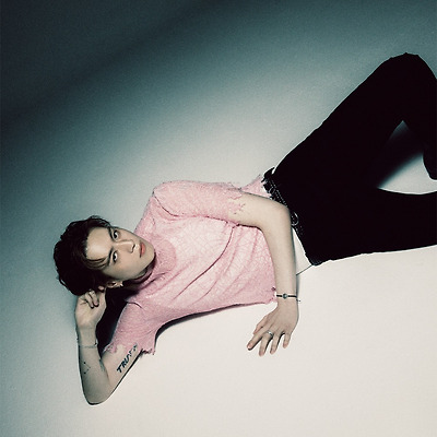 유겸 “1년 반 동안 앨범을 못 내니까 팬들이 들을 수 있는 곡을 많이 만들어 놓고 싶었어요 .”