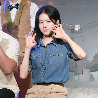 241017 연극 옥탑방고양이 포토타임 퇴근길 남정은 役 윤봄 27장