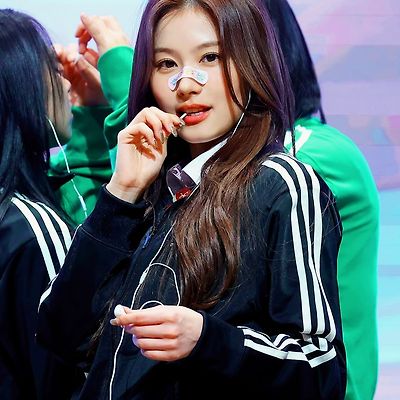 날라리 사나 with 삼선 아디다스 저지