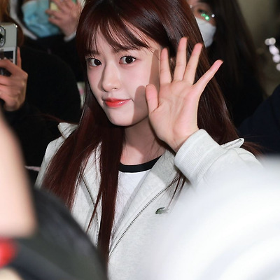 봄이온듯한 라코스테 안유진