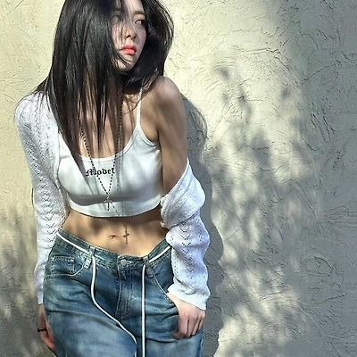 ITZY 유나 탱크탑 청바지 패션 인스타그램 사진