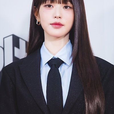 앞머린 내린 아이브 장원영 TMA 레드카펫 정장패션 미모