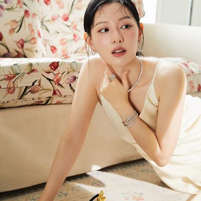 김지원, 다채로운 표정