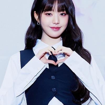 [언론사] 231008 첫 번째 월드투어 '쇼 왓 아이 해브' 개최 기념 기자간담회