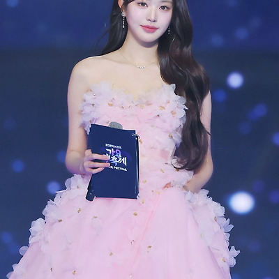 가요대축제 MC 장원영
