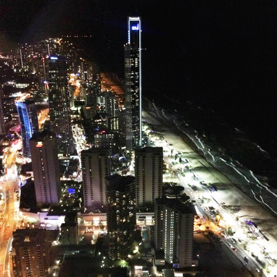 호주 골드코스트 야경 명소 스카이 포인트 Q1 빌딩 전망대, 형형색색 빛나는 빛들의 잔치