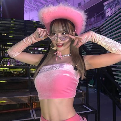 트와이스 모모 월드투어 콘서트 핑크 몸매의상