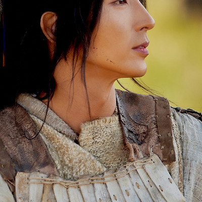 '아라문의 검' 이준기, 촬영장 비하인드 공개