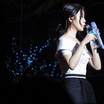 [IU] 아이유 깔끔한 배경화면 5개 모음 '~'