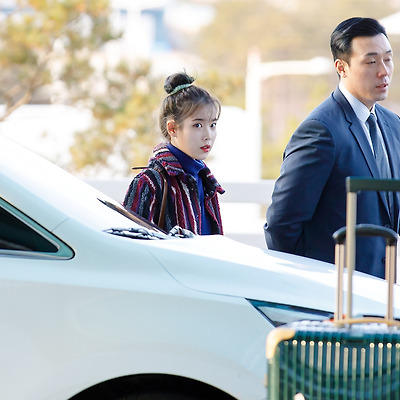 191219 아이유 인천공항 출국 직찍