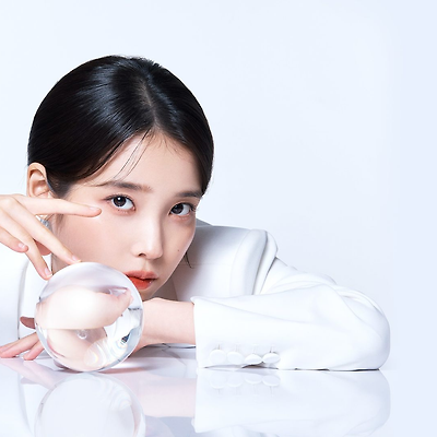 클라렌 새 모델 아이유 첫 화보