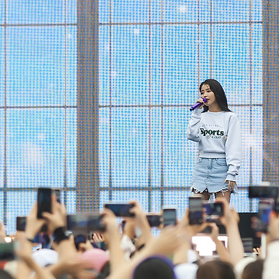 221002 2022 뉴발란스 런온 서울 아이유