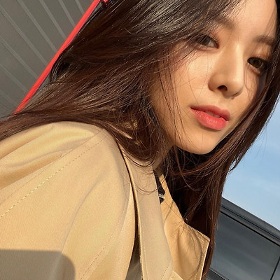 ITZY 유나 인스타 2203