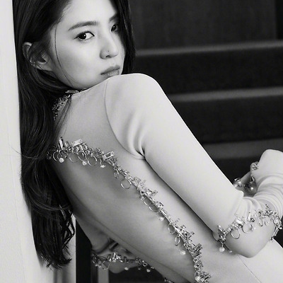 한소희의 도발적인 퇴폐미, 엘르 홍콩 화보