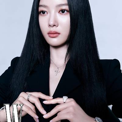 김유정 스와로브스키 W 화보