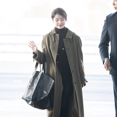 [19.12.26] 아이유 인천공항 출국 직찍 by 두탕구리