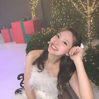 트와이스 나연 모모 화이트 크리스마스 드레스 인스타그램 사진