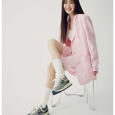 배우 차정원 'New Balance (뉴 발란스)' 574 레거시 스니커즈 화보