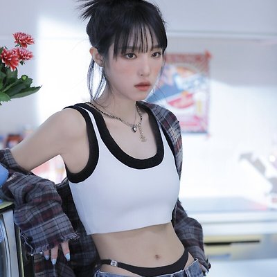 최예나  ‘Love War’ Jacket Behind Photos