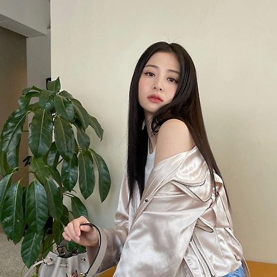 르세라핌 허윤진 펜디 인스타그램